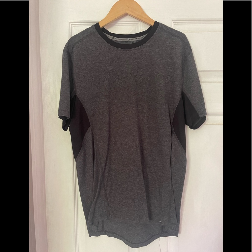 Gap Large short sleeve shirt. Great Condition. Worm once.